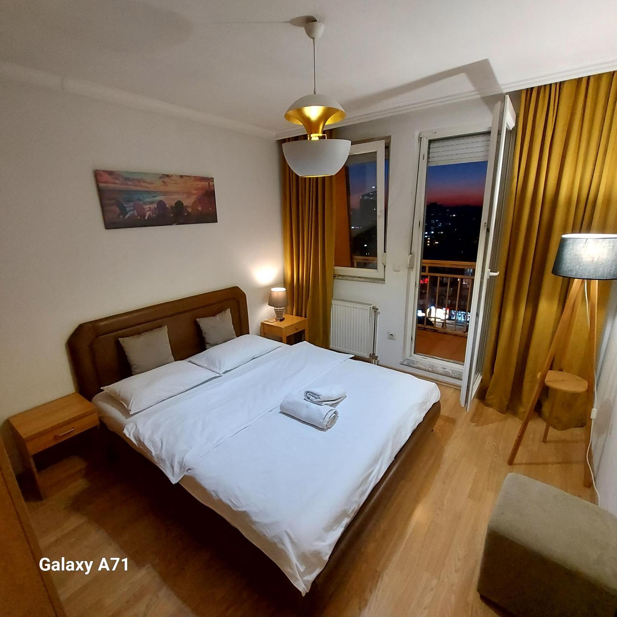 Gorgeous Apartment With City View In The City Center Prishtinë Exterior photo
