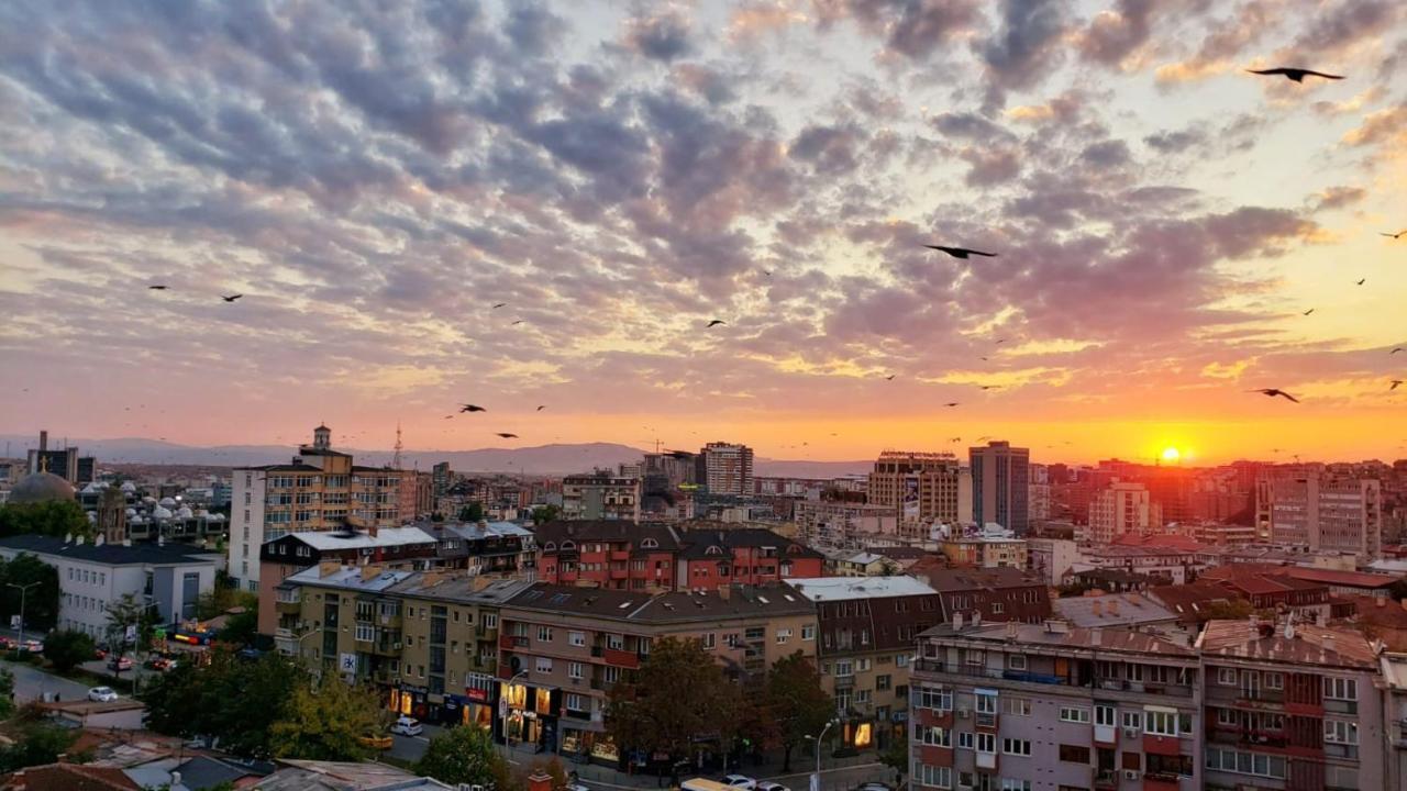 Gorgeous Apartment With City View In The City Center Prishtinë Exterior photo
