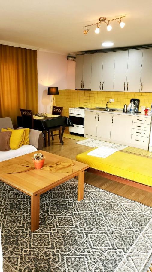 Gorgeous Apartment With City View In The City Center Prishtinë Exterior photo